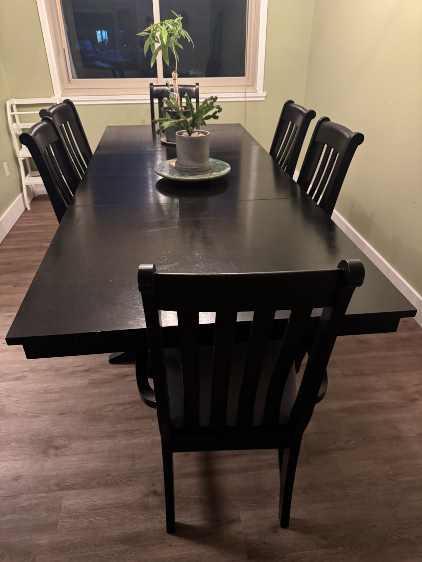 6/8 Person Dining Table With Leaf