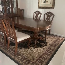 Dining Robe  Table & Chairs