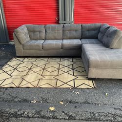 Sectional Couch!! Delivery Available 🚚!! Dimensions: 114” x 87” Length x 35” Height x 35.5” Depth