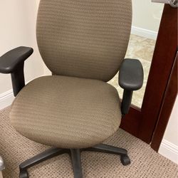 (Hon) Executive Office 🪑 