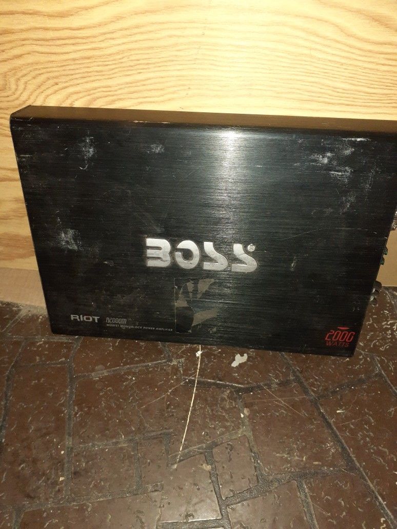 Boss Riot R2000M Amp