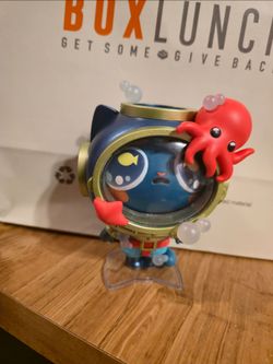 Widdle baby, big world Undersea