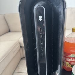 Alienware aurora R10 Case W/mother Board, 550Watt power Supply, 2tb Seagate HDD