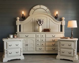 Vintage Queen Bedroom set - delivery available