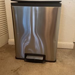 Aluminum Trash Can 