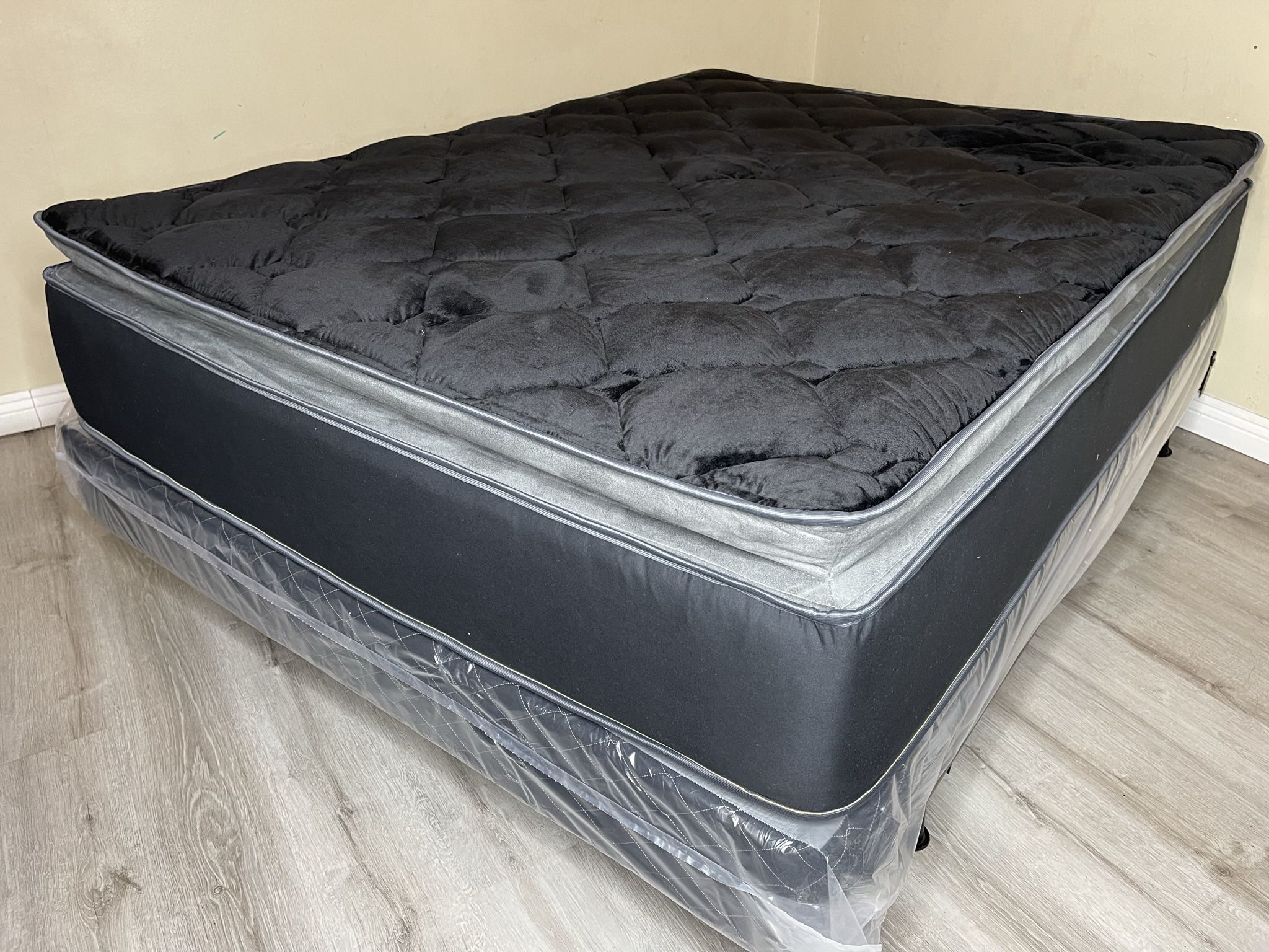 Cal King Midnight Collection Hybrid Pillow Top Mattress!