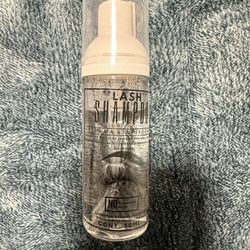 Clean your Eyelashes 