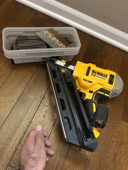 DEWALT DCN692B 20V 2-3.5" Cordless 30° Framing Nailer (Tool Only) + 3’ nails box