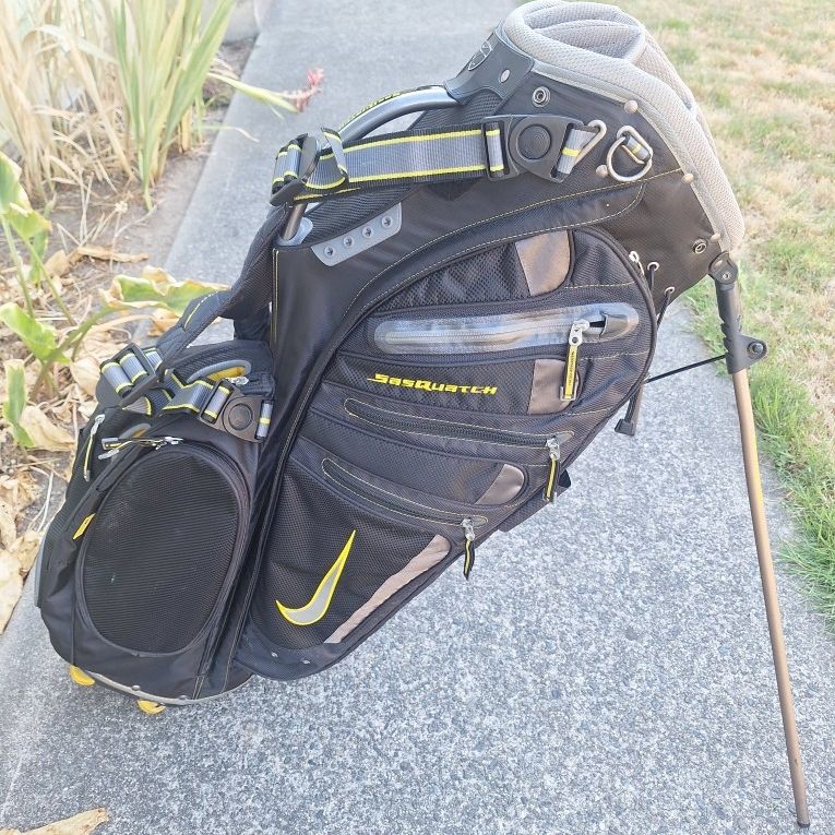 Nike SASQUATCH Golf Bag for Sale in Seattle, WA - OfferUp