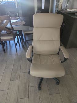 Computer chair