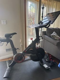 2020 Peloton Bike 3rd Gen in Excellent Condition with 0-50 Rides