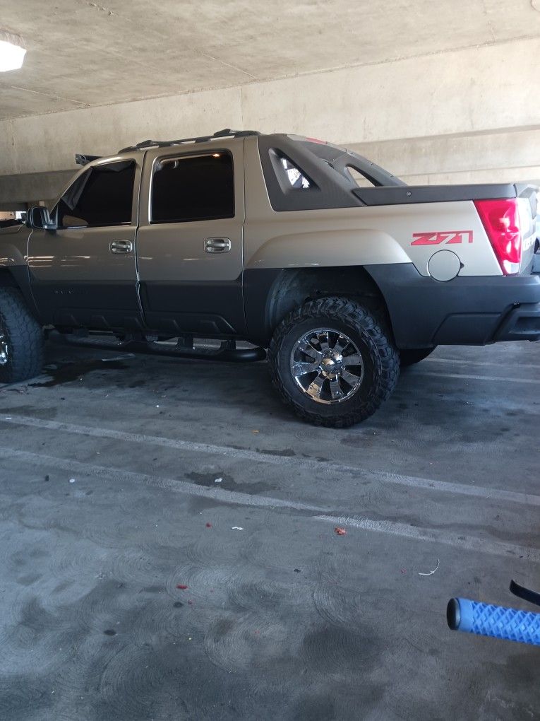 Chevy Avalanche Z71,6 Inch Lift,37 Tires
