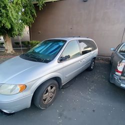 2005 dodge Caravan