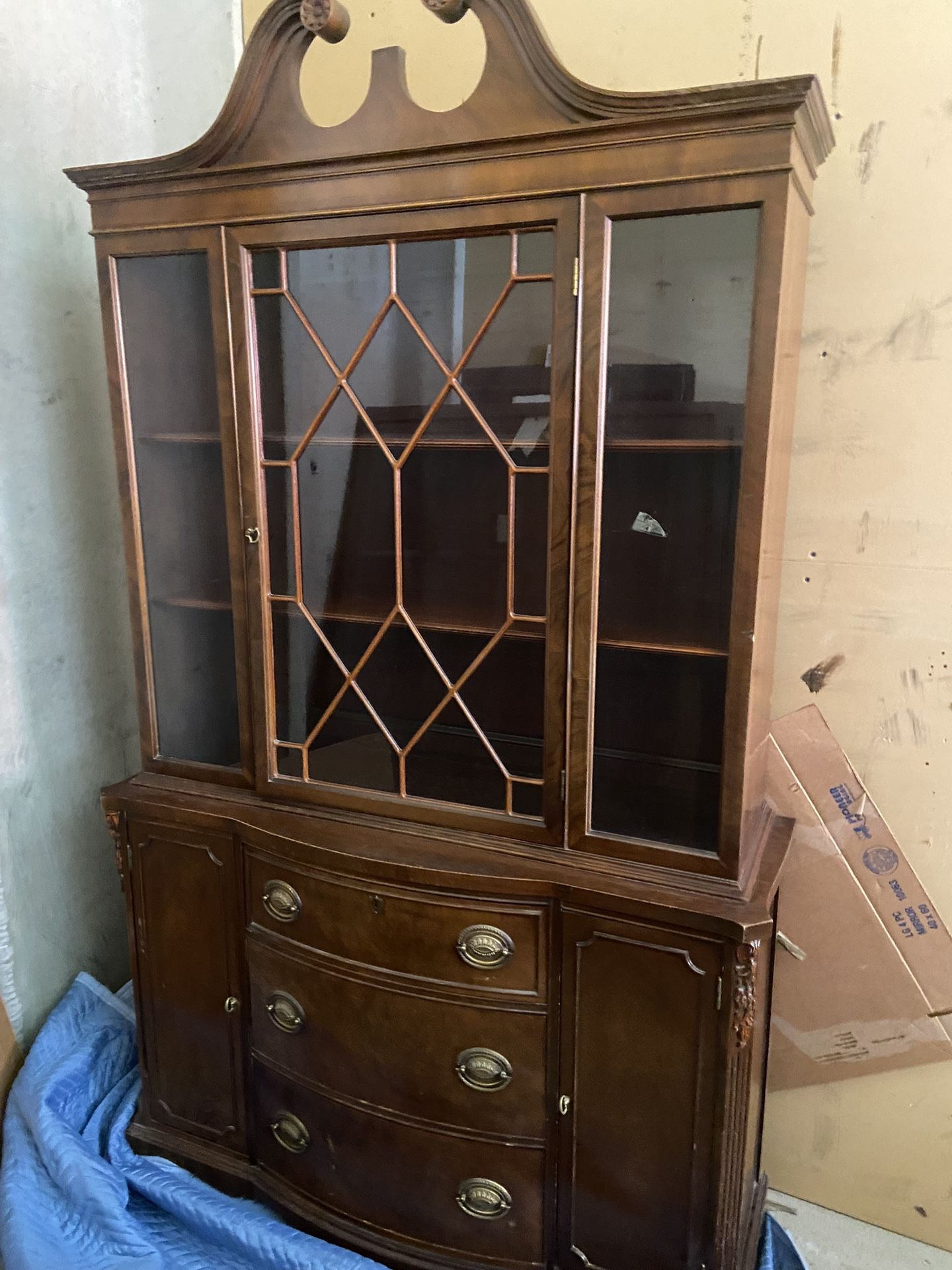 Antique Chine Cabinet