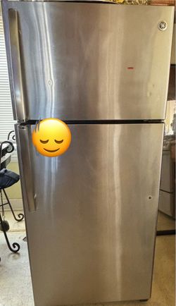 GE Stainless Steel Top-Freezer Refrigerator
