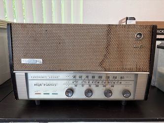 Vista 640 FM/AM Tube Radio