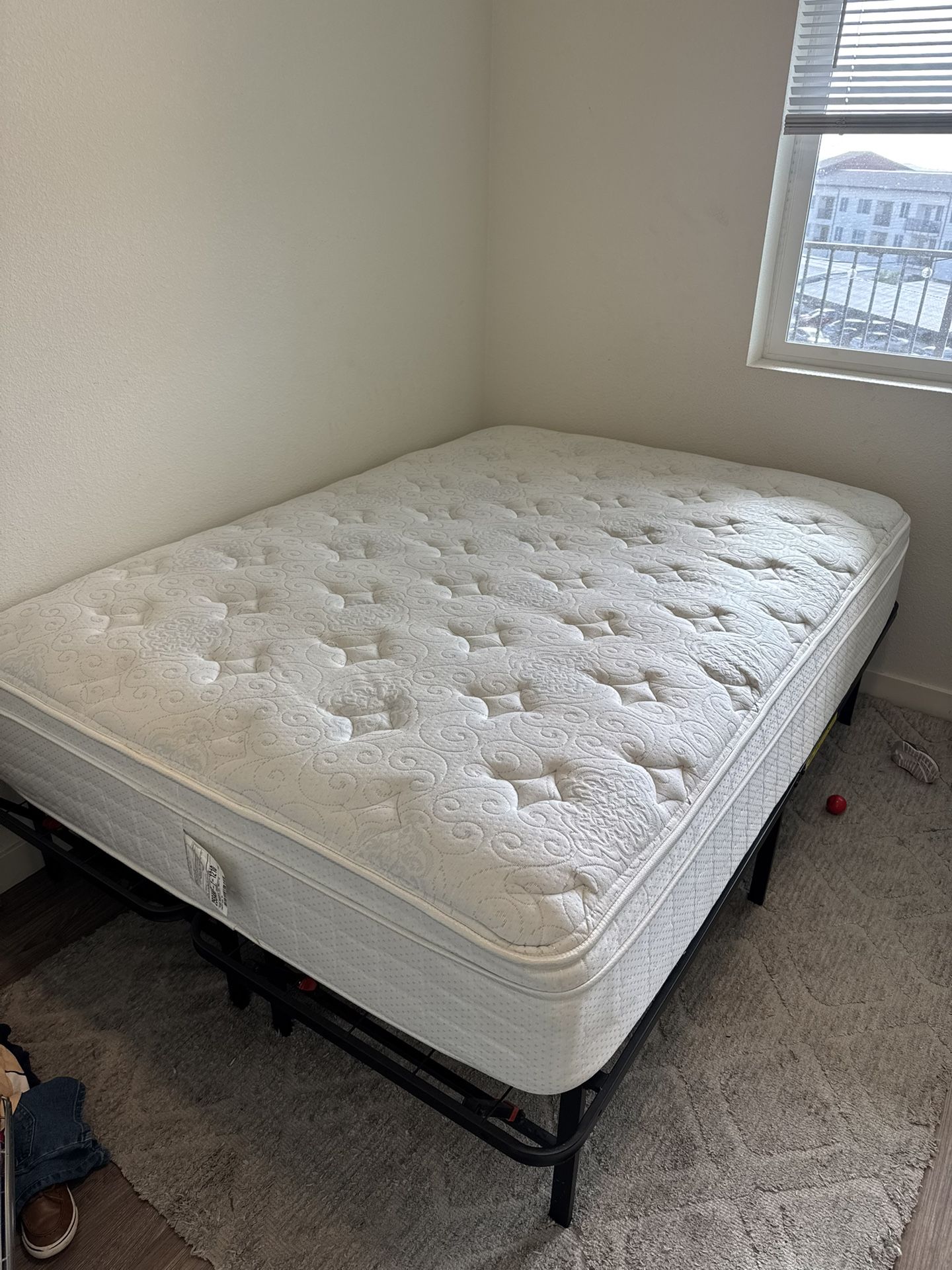 Full Size Bed & Bed Frame