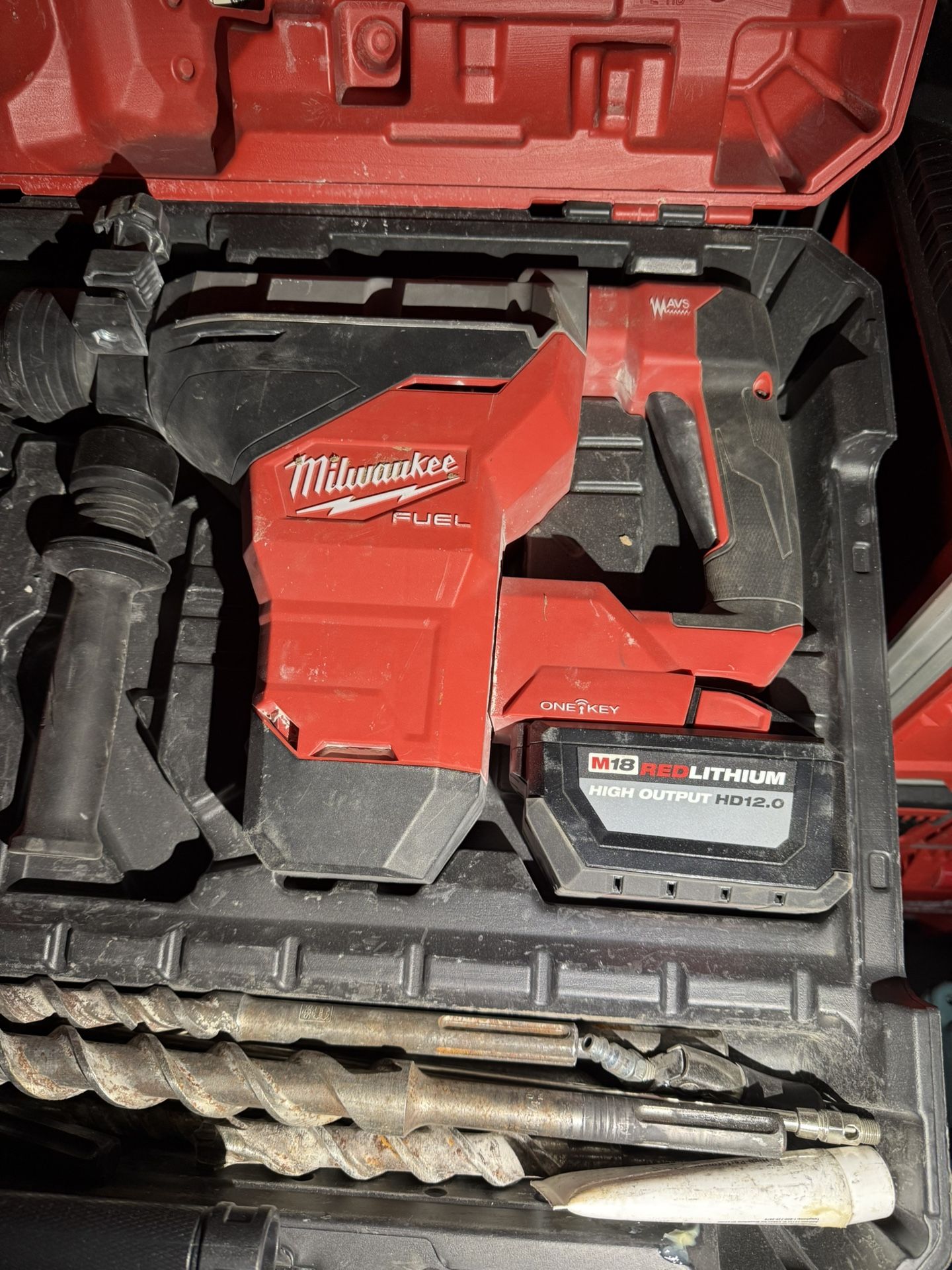 M18 FUEL ™ 1-3/4" ROTARY HAMMER WITH ONE-KEY ™M MARTEAU ROTATIF DE 45 mm (1-3/4") M18 FUEL ™ AVEC