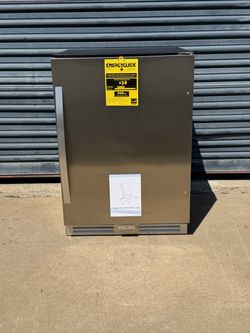 23.42 in. Single Zone 220 Can Beverage Cooler w/3 Tempered Glass Shelves Built in Beer Fridge Childproof Lock in Silver