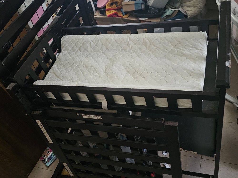 Solid Wood Changing Table And Crib That Transfoms Into Toddler Bed