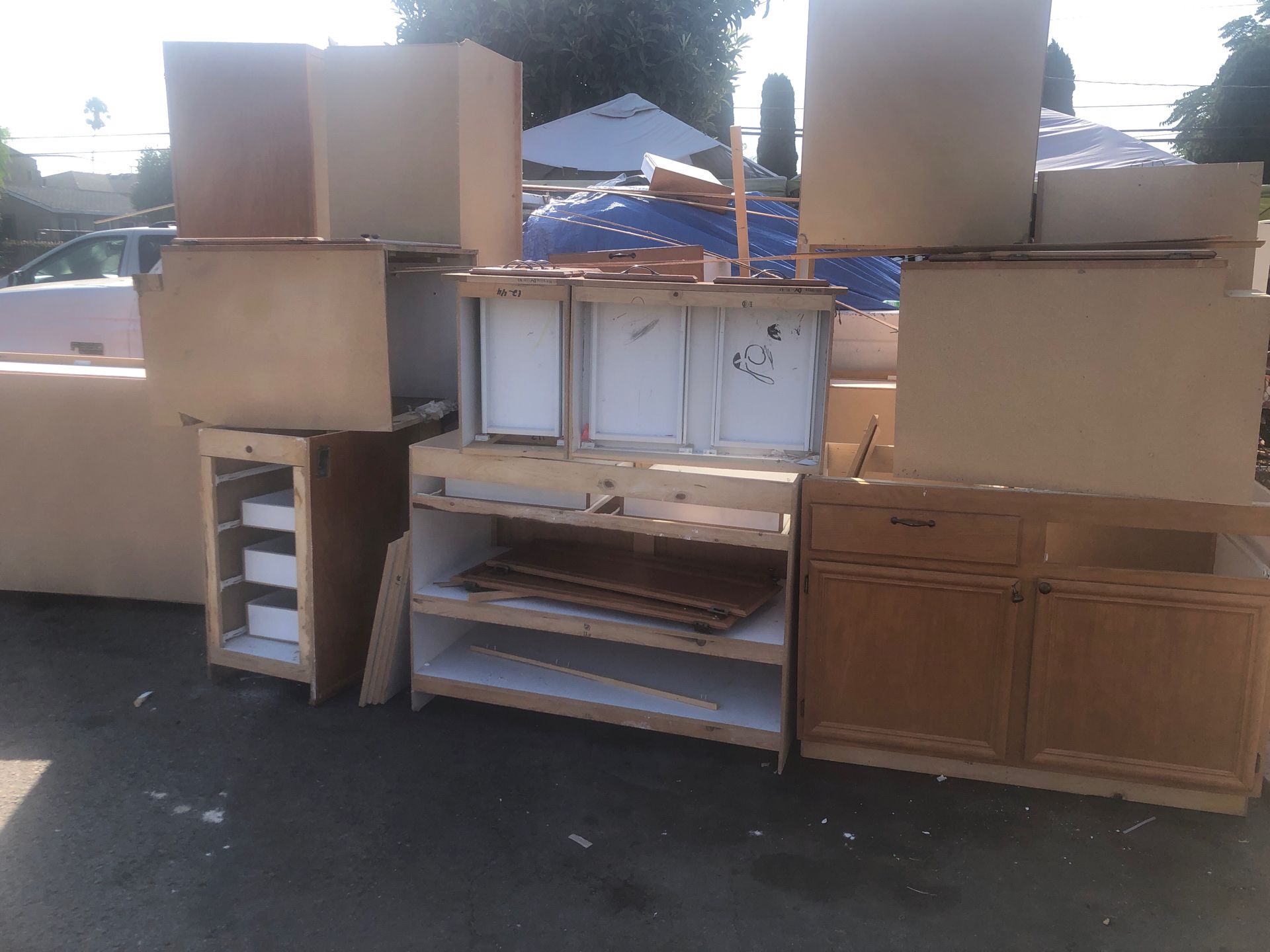 Complete set of kitchen cabinets