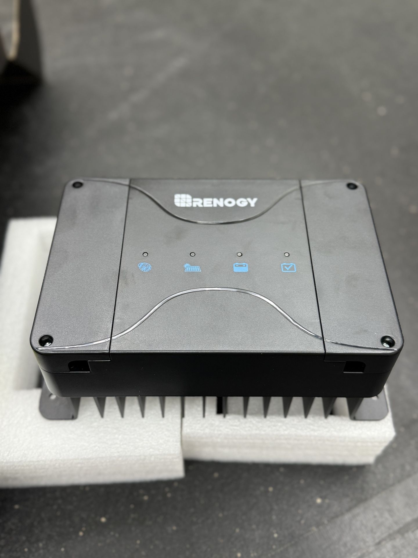 Brand New Renogy 50A DC DC Charger MPPT Solar + Alternator