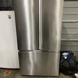 REFRIGERATOR 