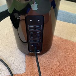 Mac Pro (Late 2013) 3.5 GHz 6-Core Xeon E5 - 32 GB RAM - AMD Firepro D300