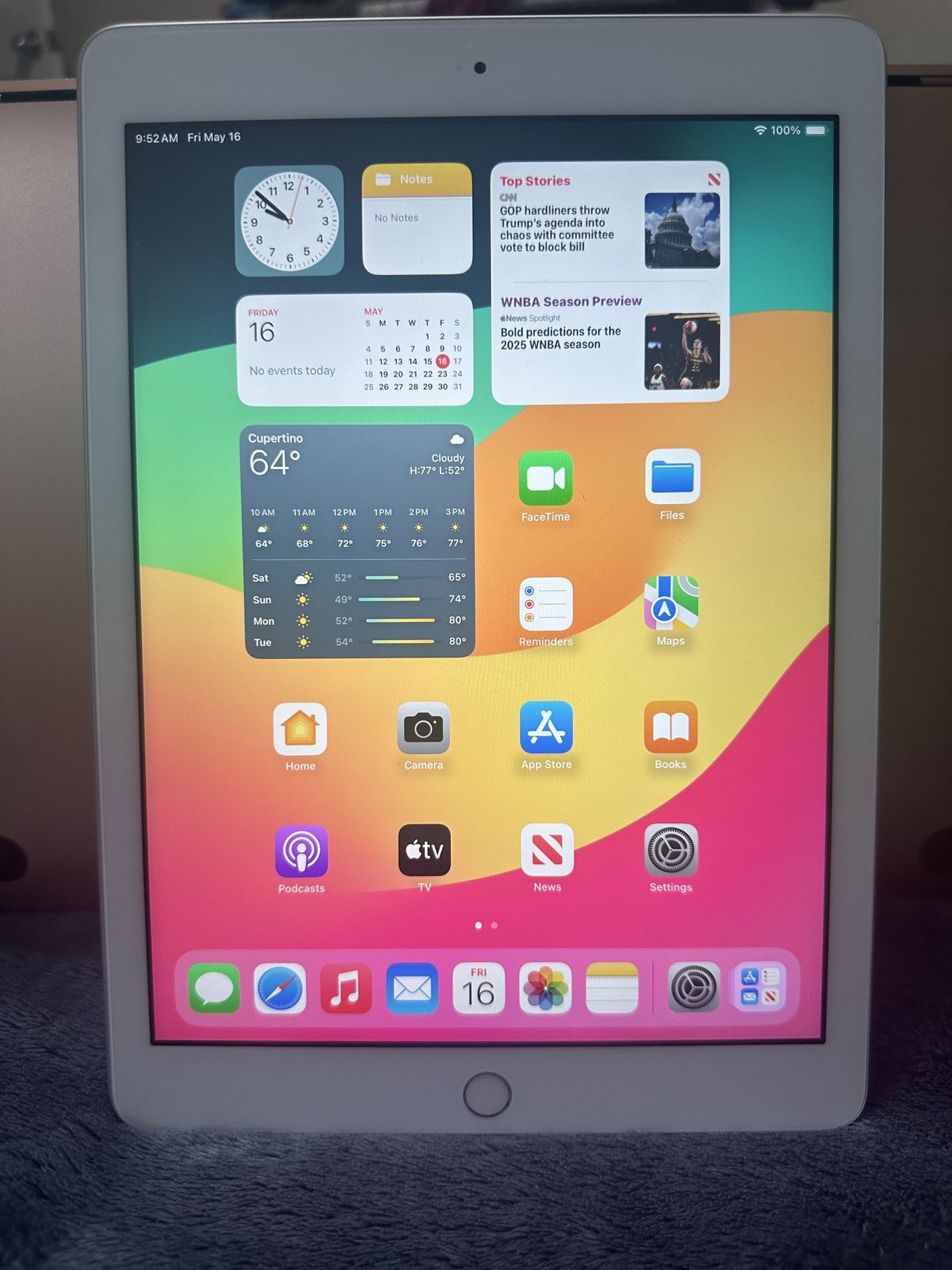 Apple iPad 6th Tablet 9.7 inch 32GB