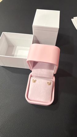 14k Yellow Gold Natural Diamond Butterfly Stud Earrings