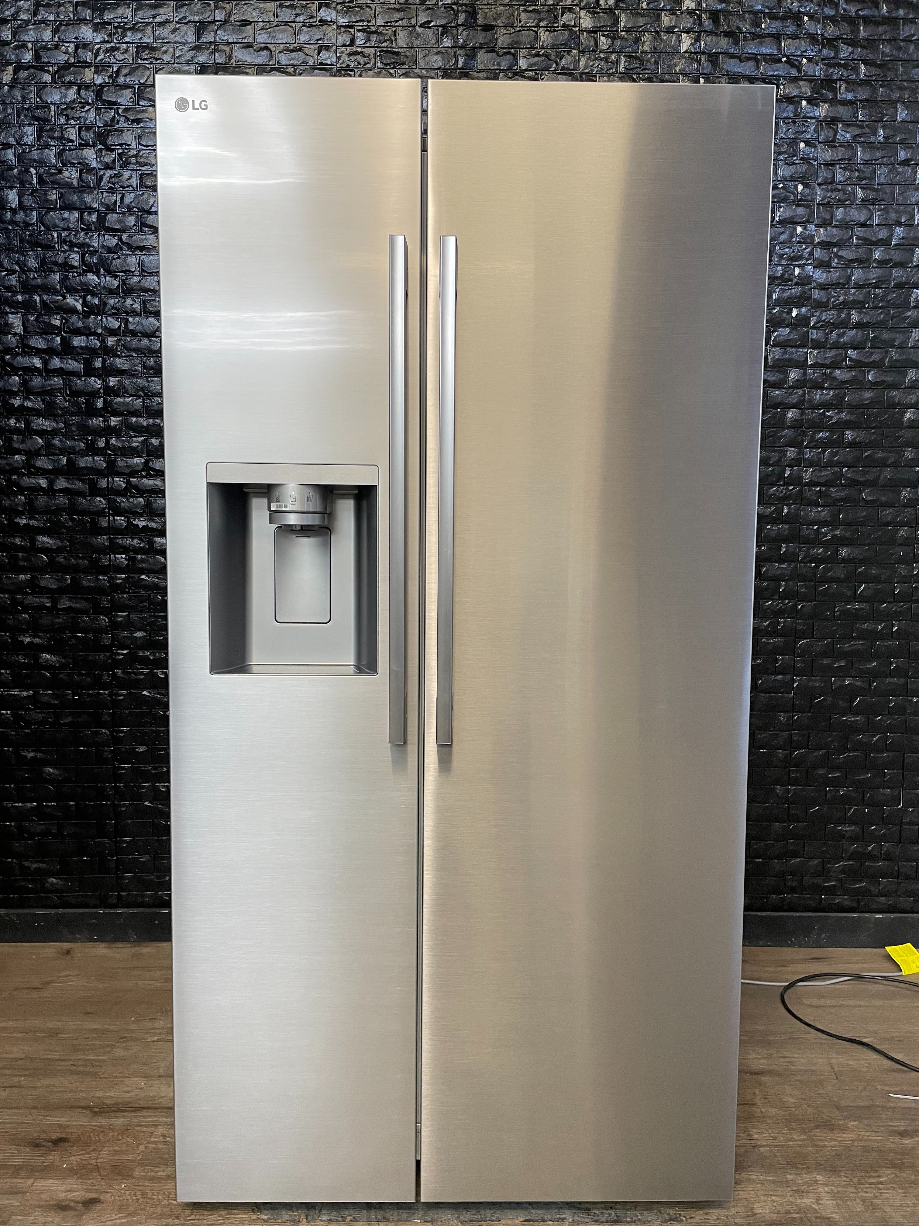 LG SIDE BY SIDE REFRIGERATOR w/CRAFT ICE w/WARRANTY! R2453A