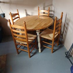Table + 4 Chairs