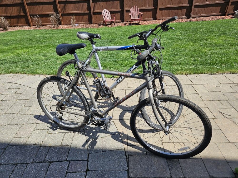 2 Giant Bikes