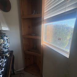 2 Corner Shelves 