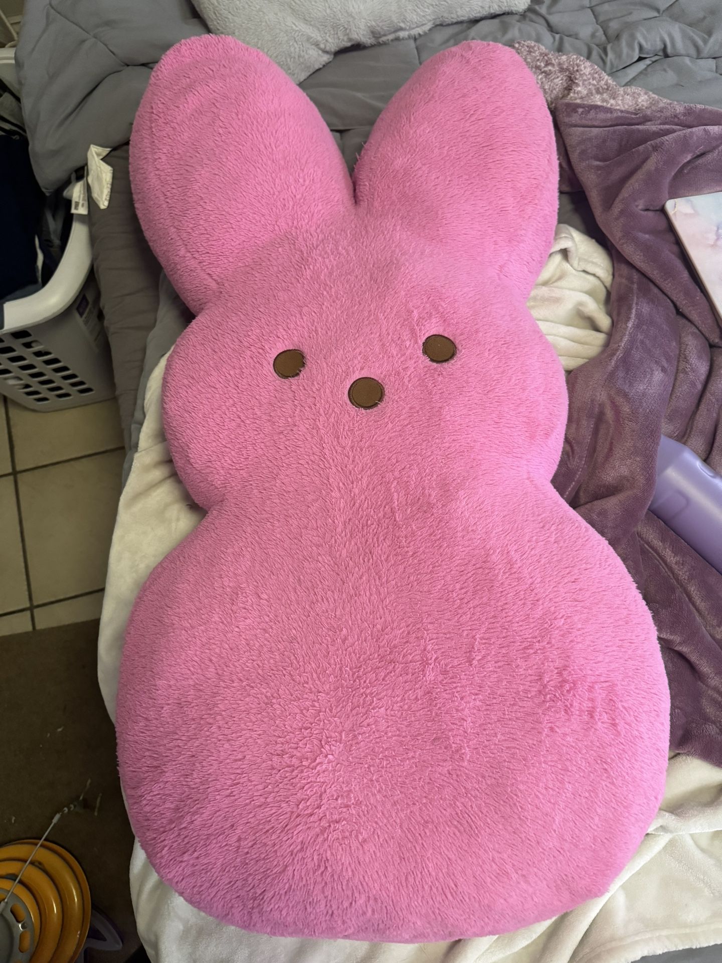 Peep Pillow 