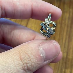 10k GOLD RING says ‘ MOM’ 