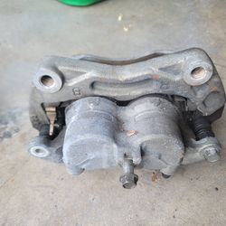 Infiniti G35 Dual Piston Brake Calipers