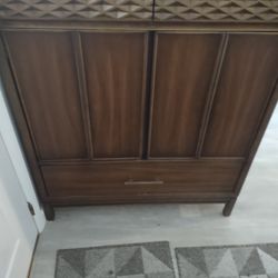 Mid century Dresser 