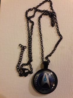 STAR TREK INSIGNIA PENDANT ON BLACK CHAIN
