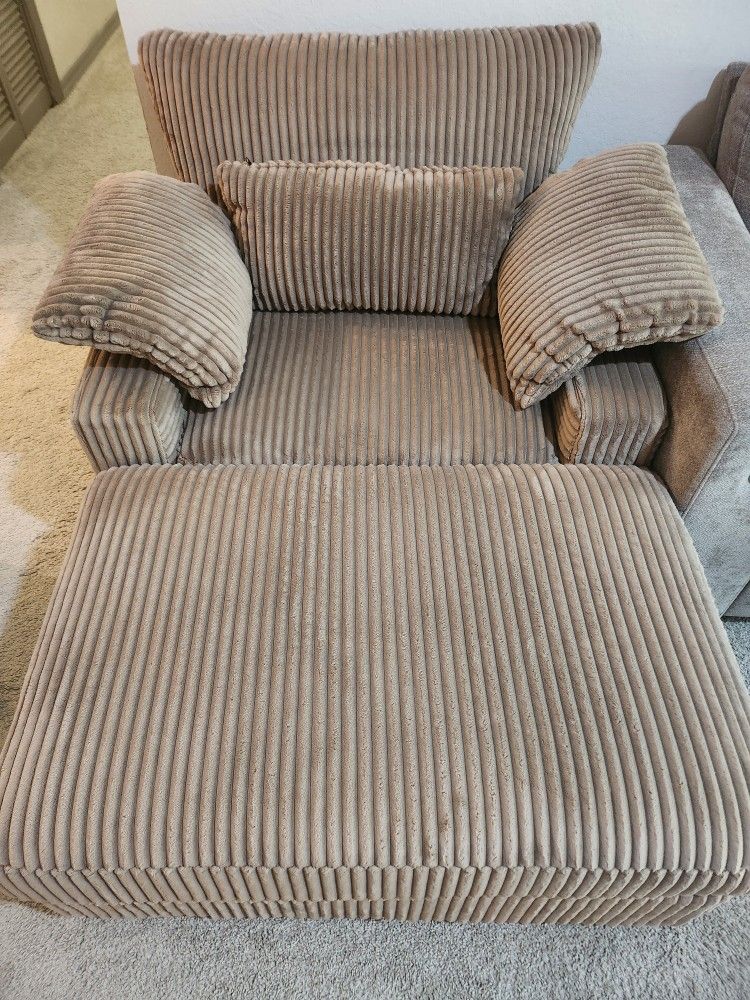 Hanherry Lounge Chair