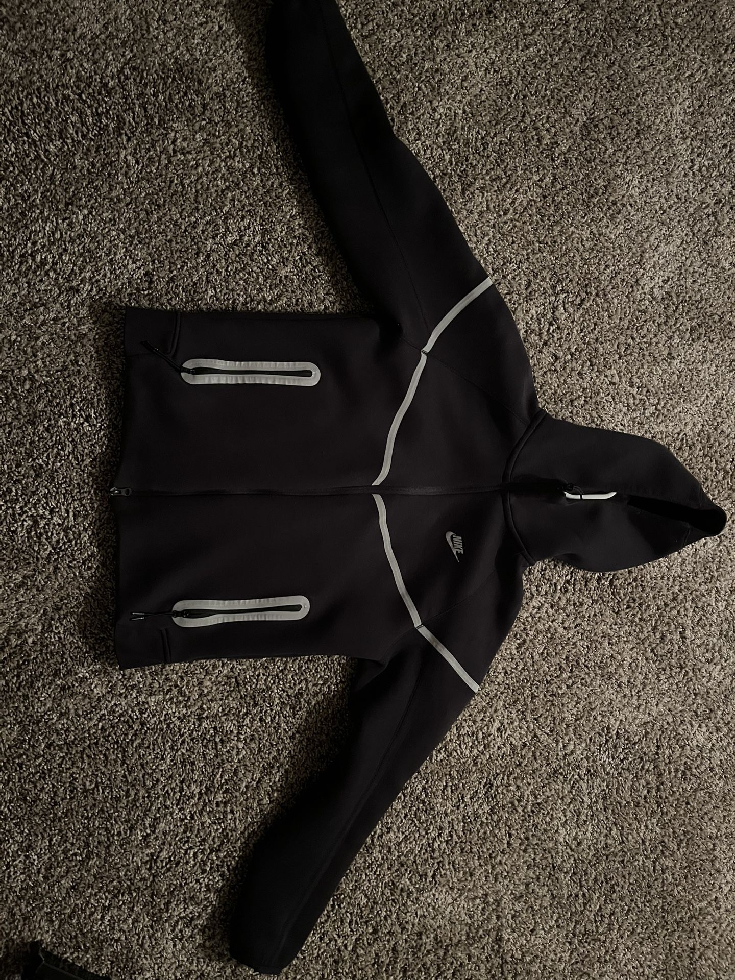 Black Nike tech reflective size L/large men’s