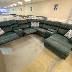 FREE DELIVERY AND INSTALLATION - Brand NEW IN BOX 📦 (Grey) LARGE DOUBLE RECLINING SECTIONAL