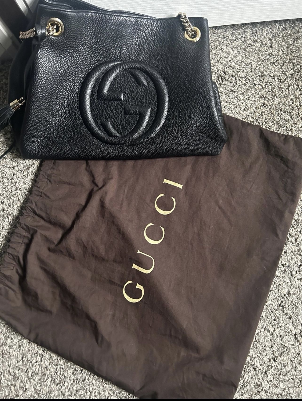 Gucci Soho Medium Shoulder Bag Black calfskin leather Gold chain strap