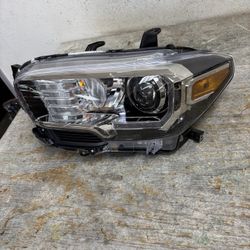 2016 - 2019 Toyita Tacoma Left Headlight 