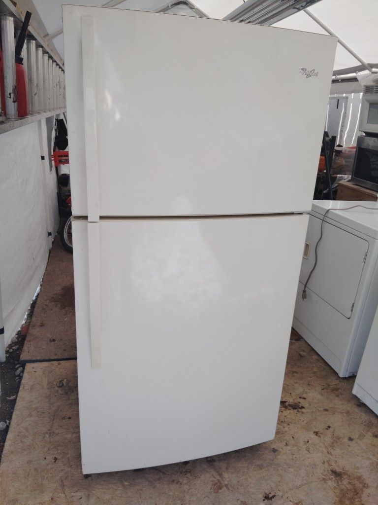 Refrigerator With Ice Maker