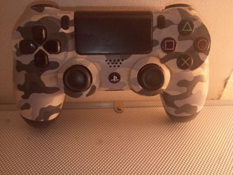 2 PS4 dual shock controllers