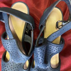 Size 6 1/2 Woman Wedges