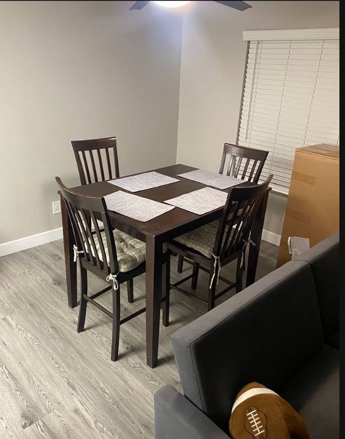 Table With Dining Chairs