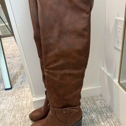 New never worn women’s thigh high brown over the knee boots size 8