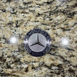 brand new Mercedes benz hood emblem 